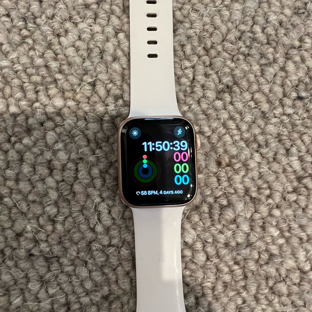 Series 4 Apple Watch. Rose gold 40mm. Excellent condition